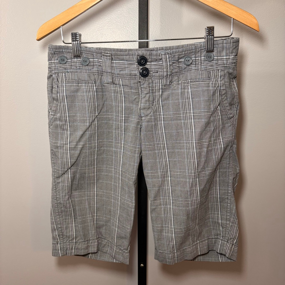 American Eagle Outfitters women’s Gray Plaid‎ Bermuda Shorts Size 4